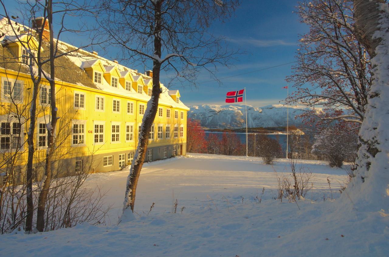 Отель Solhov, Castle Of The Lyngen Alps Lyngseidet Экстерьер фото