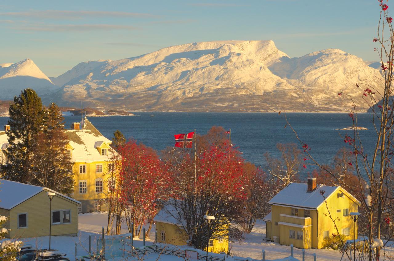 Отель Solhov, Castle Of The Lyngen Alps Lyngseidet Экстерьер фото