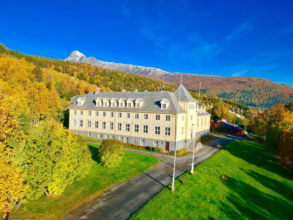 Отель Solhov, Castle Of The Lyngen Alps Lyngseidet Экстерьер фото